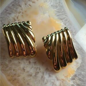Elegant Gold-Toned Women's Earrings